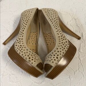 Enzo Angiolini Taupe Suede Perforated Peep-Toe Pumps Pristine Condition